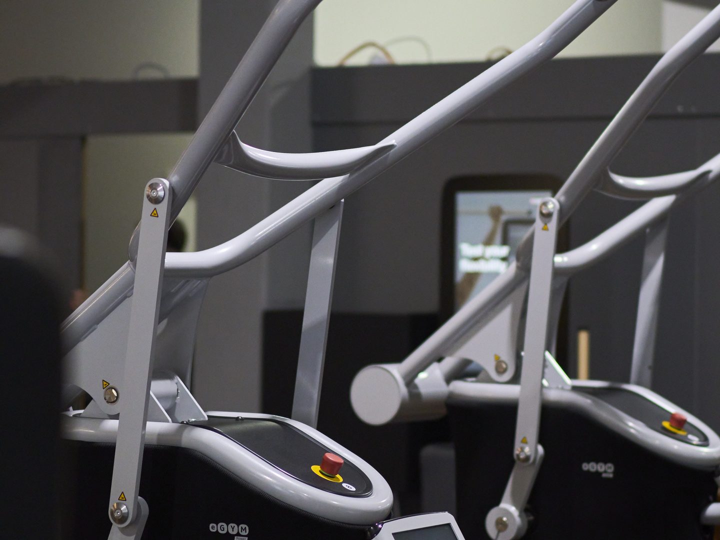 Ger&auml;te des eGym-Zirkels mit Touchscreen